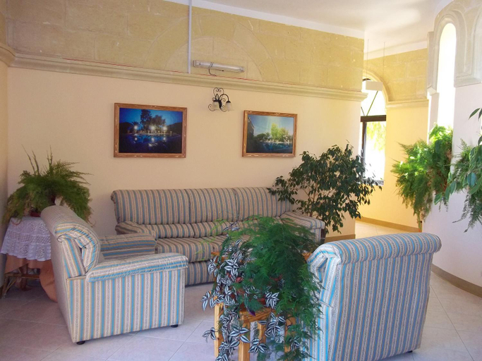 Others 5, San Antonio Guesthouse