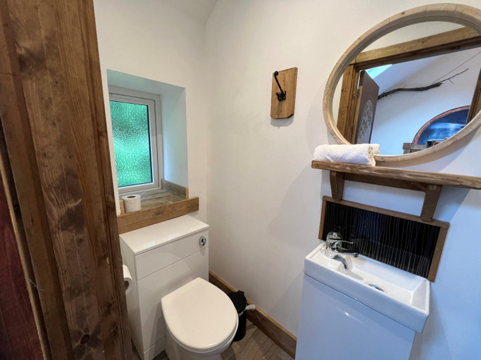 Bathroom 3, Explorers Retreat Matlock Bath, Derbyshire