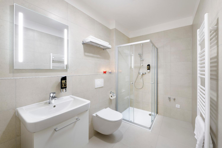 Bathroom 2, DownTown Suites Kodanska, Praha 2