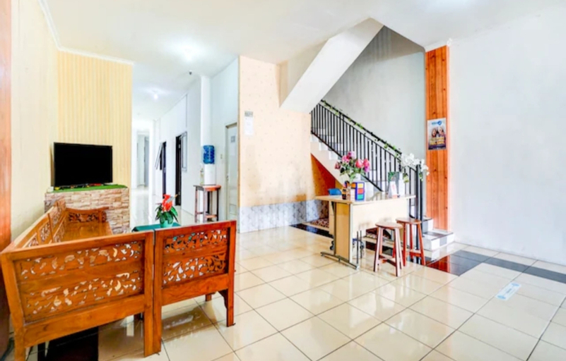 Public Area 2, RedDoorz near Plaza Araya Malang, Malang
