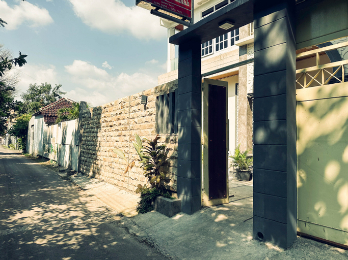 Exterior & Views 12