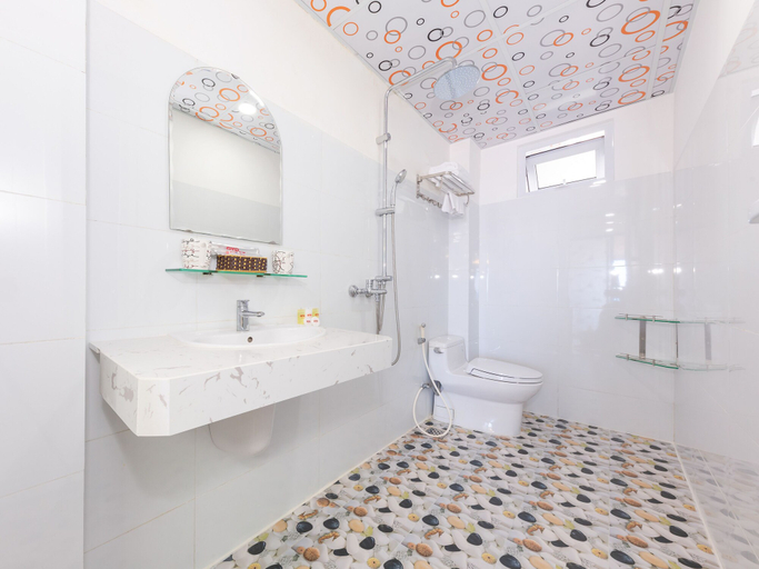 Bathroom 3, OYO 1028 Flower House Apartment, Nha Trang