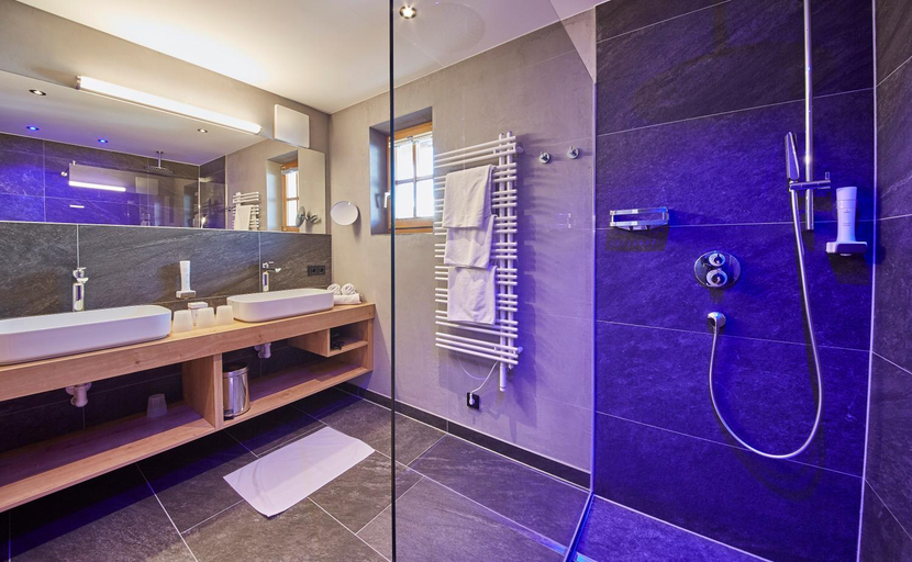 Bathroom 3, Bauernhof Hotel Oberschwarzach, Zell am See
