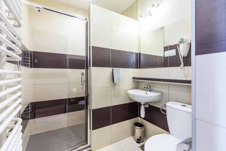 Bathroom 3, Hotel Dobczyce, Wieliczka