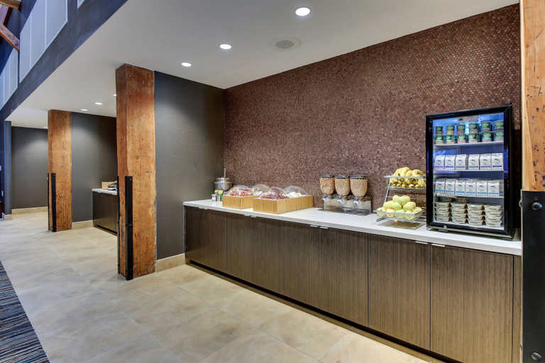 Food & Drinks 5, SpringHill Suites by Marriott Montgomery Downtown, Montgomery