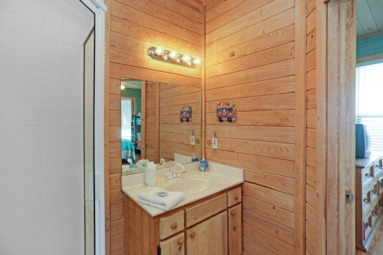 Bathroom 4, Ramblin Wreck, Gulf