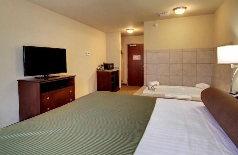 Bedroom 3, Cobblestone Inn & Suites - Harvey, Wells