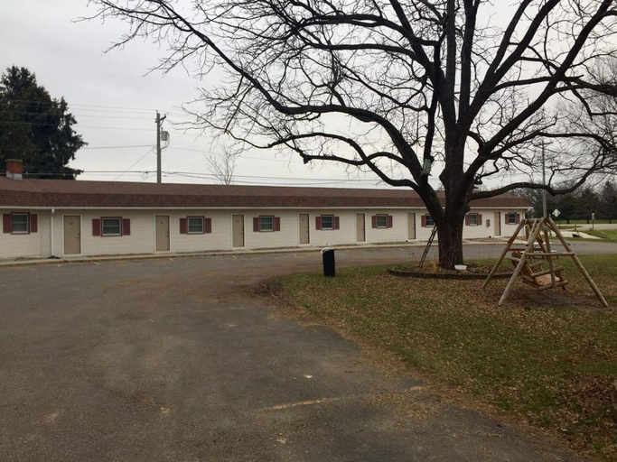 Others 4, White Valley Motel, Winona