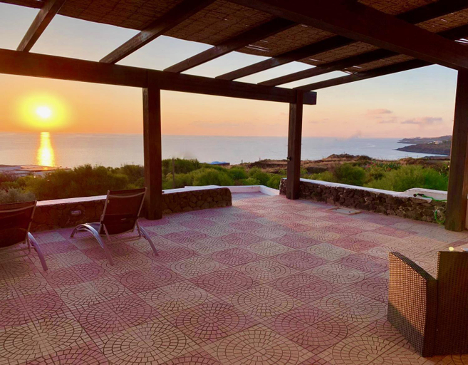 Others 4, Waterfront Villa, Trapani