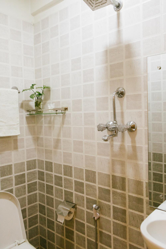 Bathroom 2, Tajaa Pha The Heritage Home, Bagmati