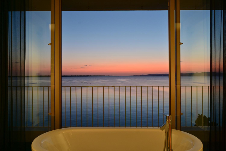 Bathroom 16
