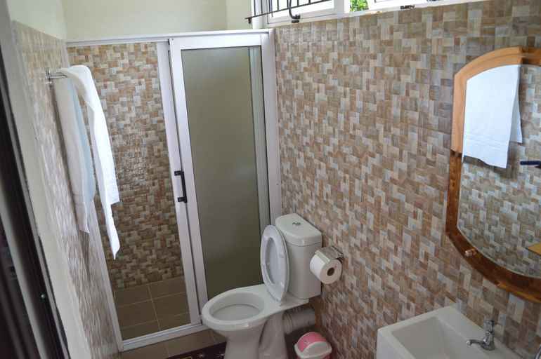 Shower, Ashmara Villa & Studio, Black River