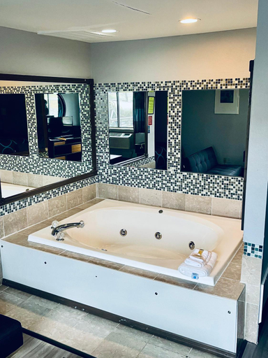 Bathroom 4, Super 8 By Wyndham Corbin/London Ky, Laurel