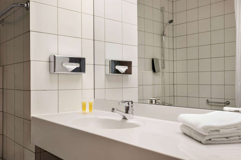 Bathroom 5, Ramada by Wyndham Bottrop, Bottrop