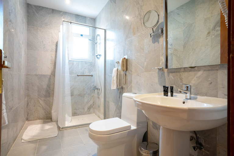 Bathroom 5, Platinum Alkhamseen Serviced Apartments, Taif