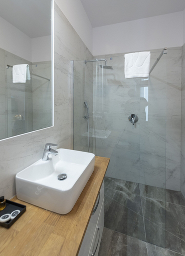 Bathroom 3, Provenir Home Kwiatowa 5, Poznań City