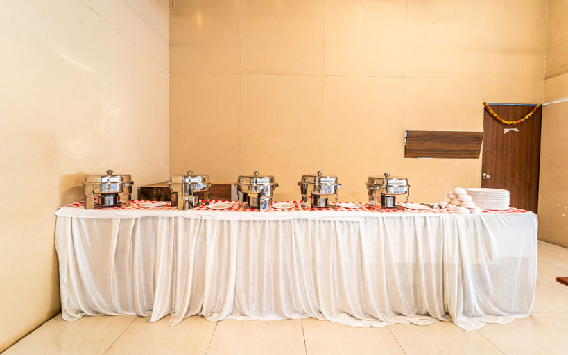 Food & Drinks 4, Treebo Bright Plaza, Satara