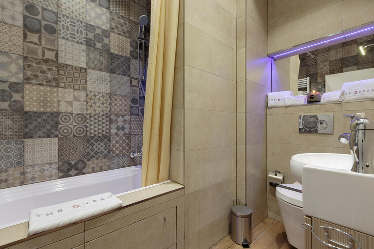 Bathroom 12
