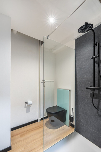 Bathroom 3, Rheingerbe, Stein