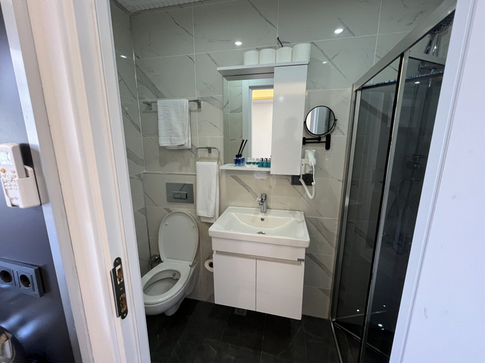 Bathroom 5, Lale Sultan Hotel, Fatih
