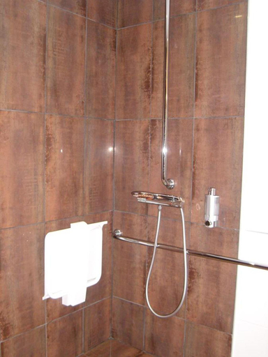 Bathroom 4, Hotel Gabriel, Manche