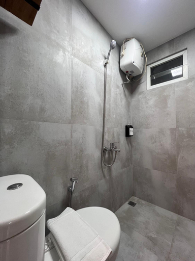 Bathroom 10