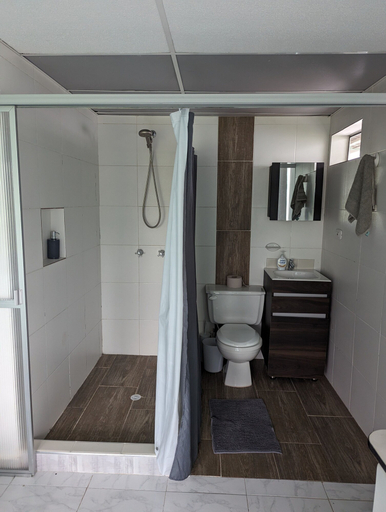 Bathroom 3, La Bella Vista, Calarcá