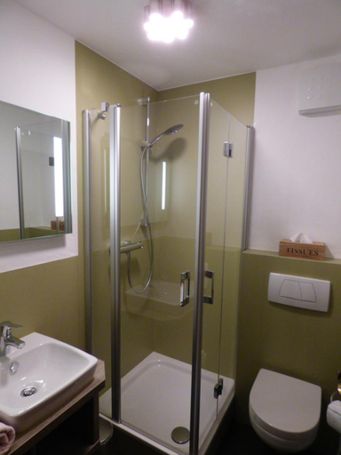 Bathroom 3, Zum Kronprinzen Hotel Garni, Südliche Weinstraße