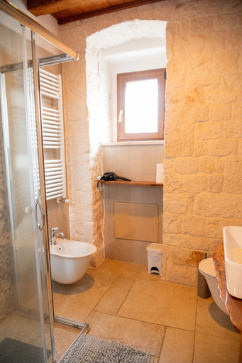 Bathroom 5, Pietra Rosa, Bari