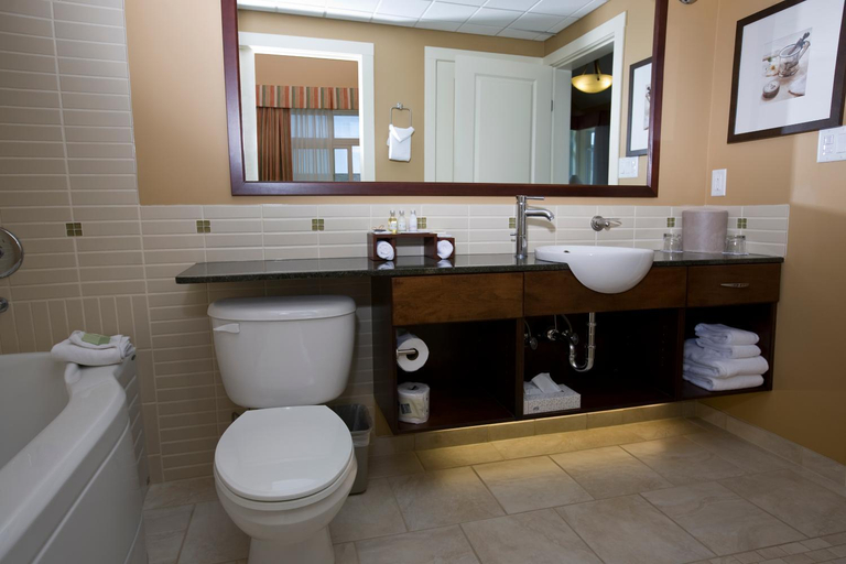 Bathroom 4, Summerland Waterfront Resort & Spa, Okanagan-Similkameen