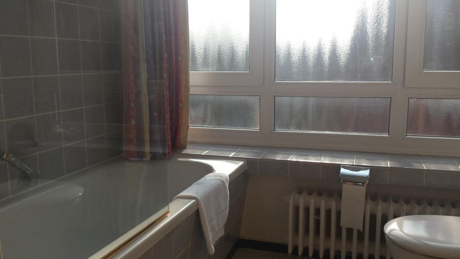 Bathroom 4, Parkhotel, Ammerland