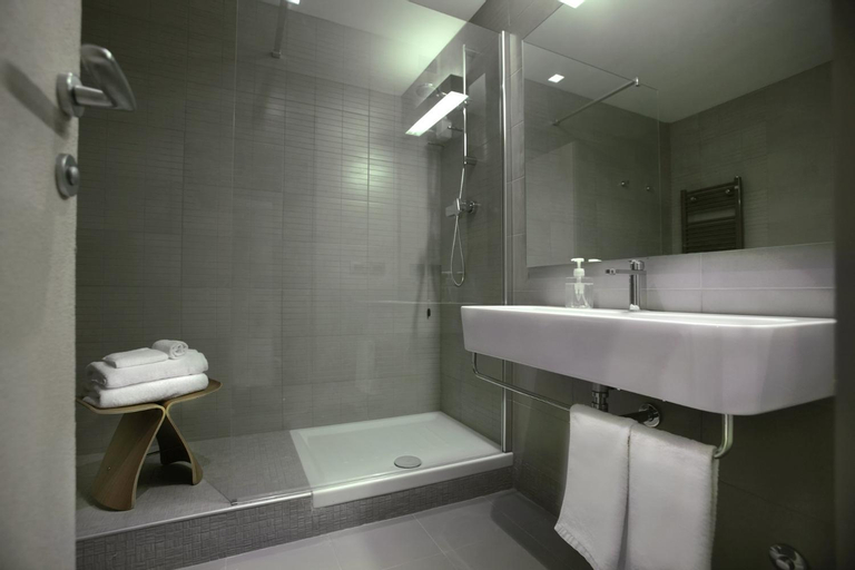 Bathroom 4