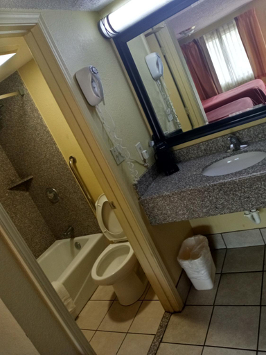 Bathroom 4, Super 8 by Wyndham Tulsa/Route 66, Tulsa