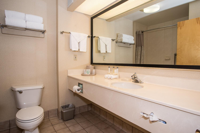 Bathroom 4, Round Hill Inn, Orange