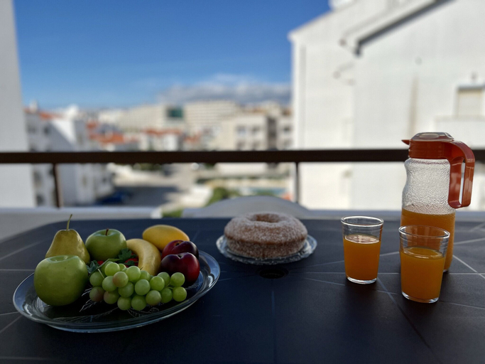 Food & Drinks 5, Albufeira Downtown With Pool by Homing, Albufeira