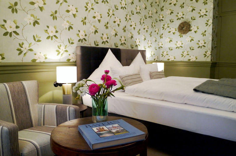 Bedroom 2, Romantik Hotel Das Lindner, Rosenheim