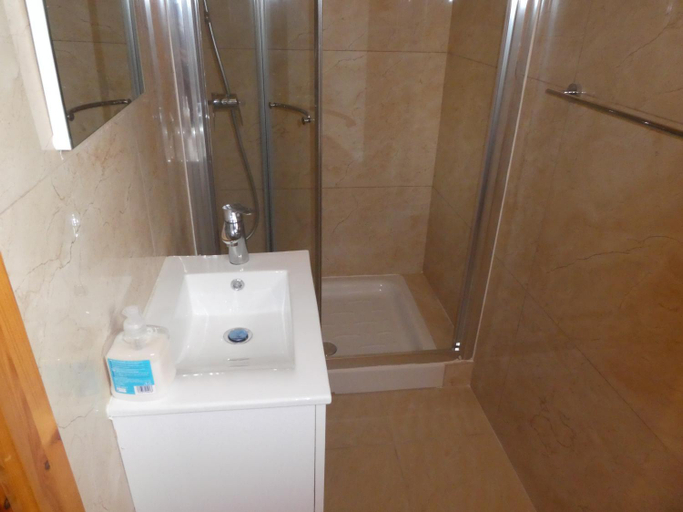 Bathroom 5, San Antonio Guesthouse