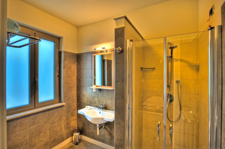 Bathroom 5, Giga Hotel, Frosinone