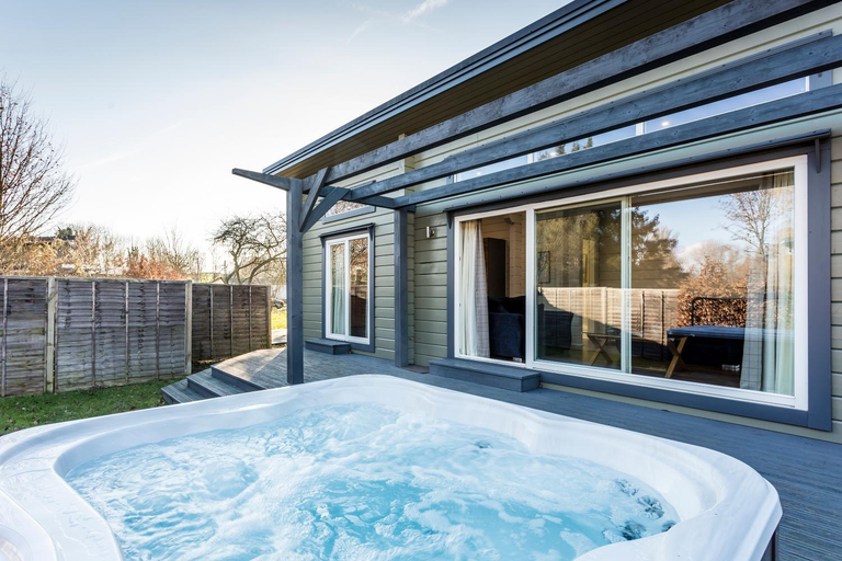 Sport & Beauty 4, Roydon Marina Village Lodges, Hertfordshire