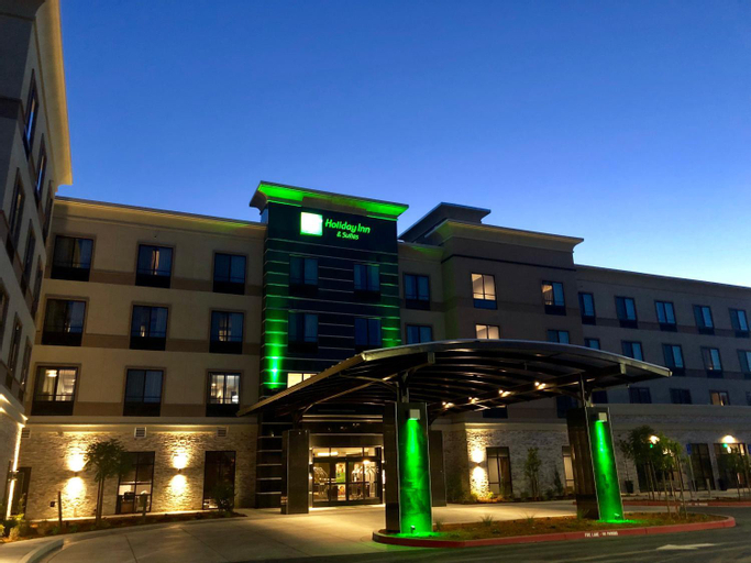 Holiday Inn Hotel & Suites Silicon Valley - Milpitas - Tap to explore photos