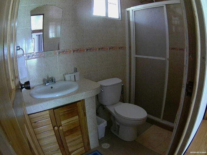 Bathroom 3, Yarisnori, Bocas del Toro