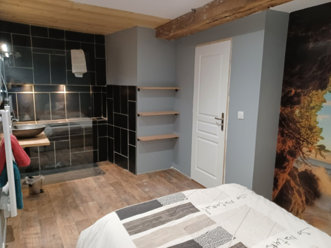 Bedroom 4, La graineterie, Yonne