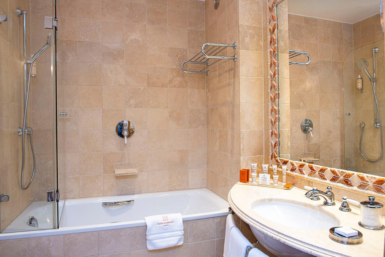 Bathroom 4, Hotel Les Armures, Genève