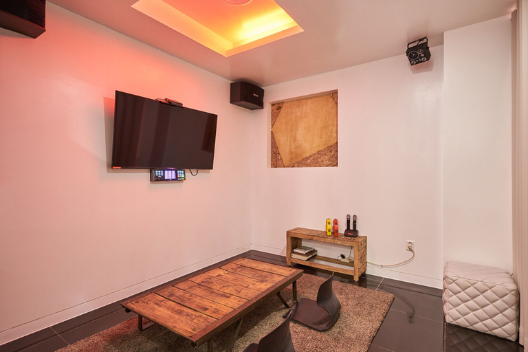 Others 5, Show Hotel, Pyeongtaek