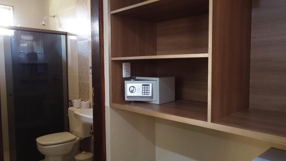 Bathroom, Pousada Kaluana, Olímpia