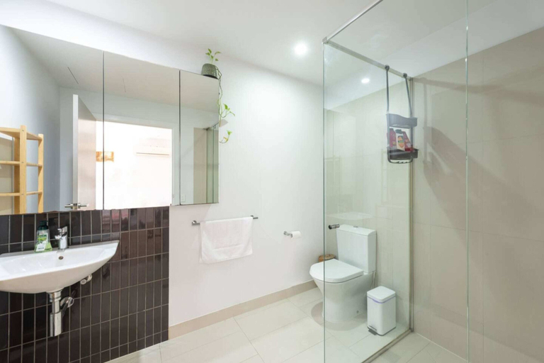 Bathroom, Cozy 1bed Unit in Leafy Carlton - 10 Mins From CBD, Melbourne