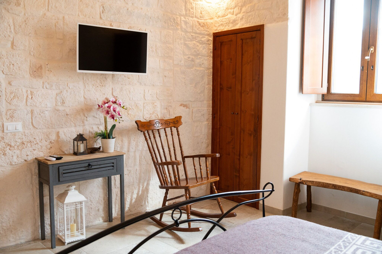 Bedroom 3, Pietra Rosa, Bari