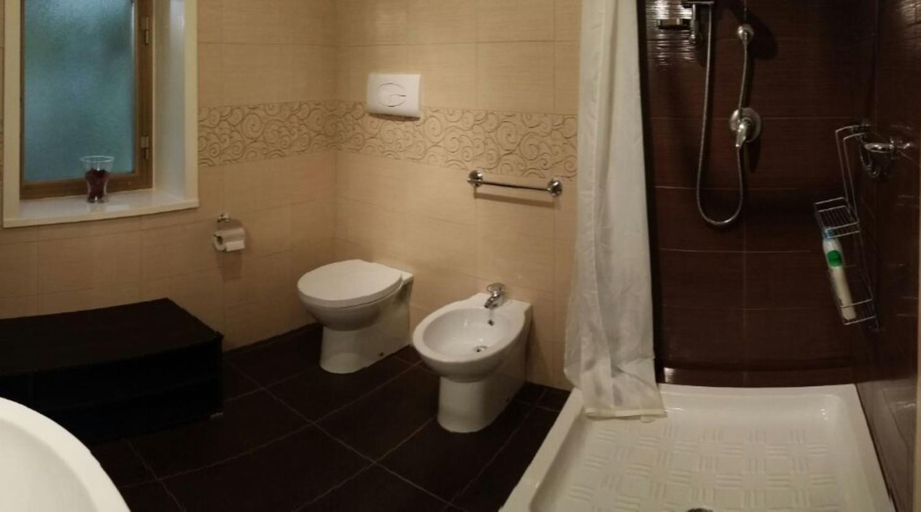 Bathroom 4, B&B Pian del Lago, Caltanissetta