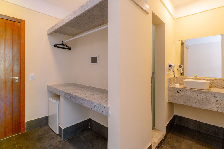 Bathroom 5, Miola Hotel, Porto Seguro