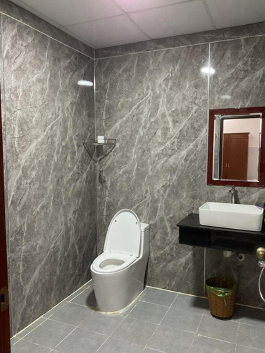 Bathroom 4, Hoang Linh Hotel, Buon Ma Thuot